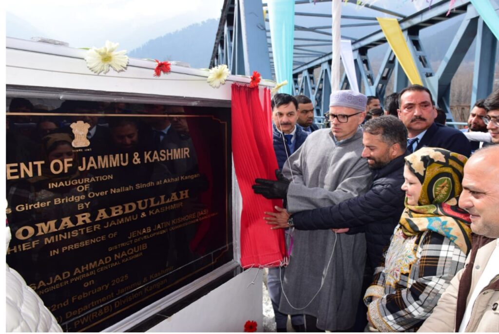 CM Omar Abdullah inaugurates Akhal Bridge at Kangan-22